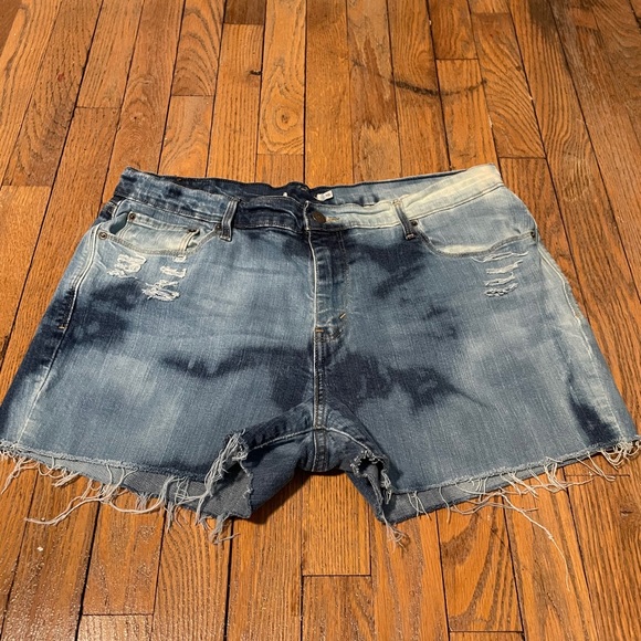 Vintage Levi’s Tye Dyed Cut Off Jean Shorts - Picture 3 of 4